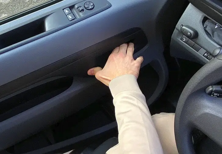 Always use your right hand to open the driver’s door
